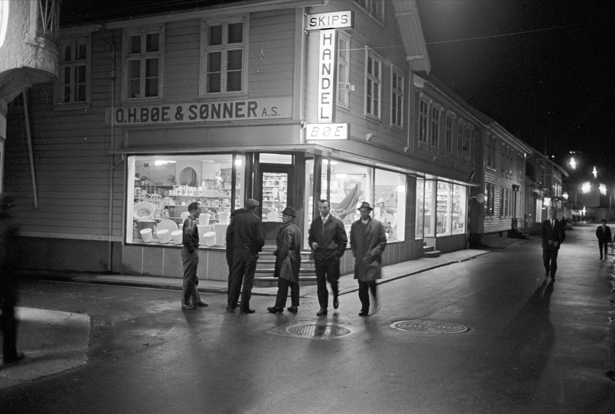 Serie. Fiskebåter ligger til kai, Egersund, Rogaland. Fotografert nov. 1965.