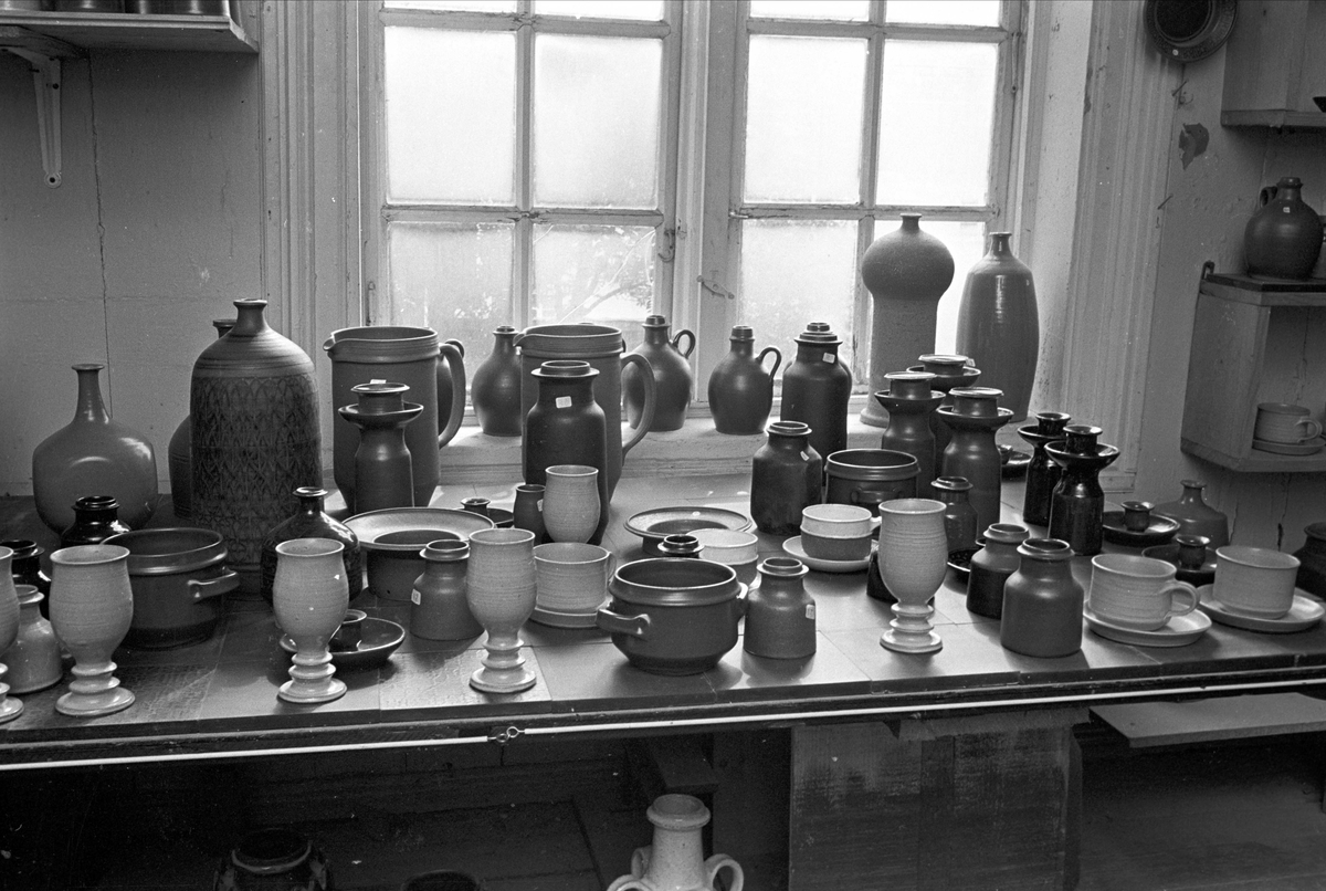 Serie. Fra Plus-sentret, Fredrikstad, Østfold. Fotografert aug. 1966.