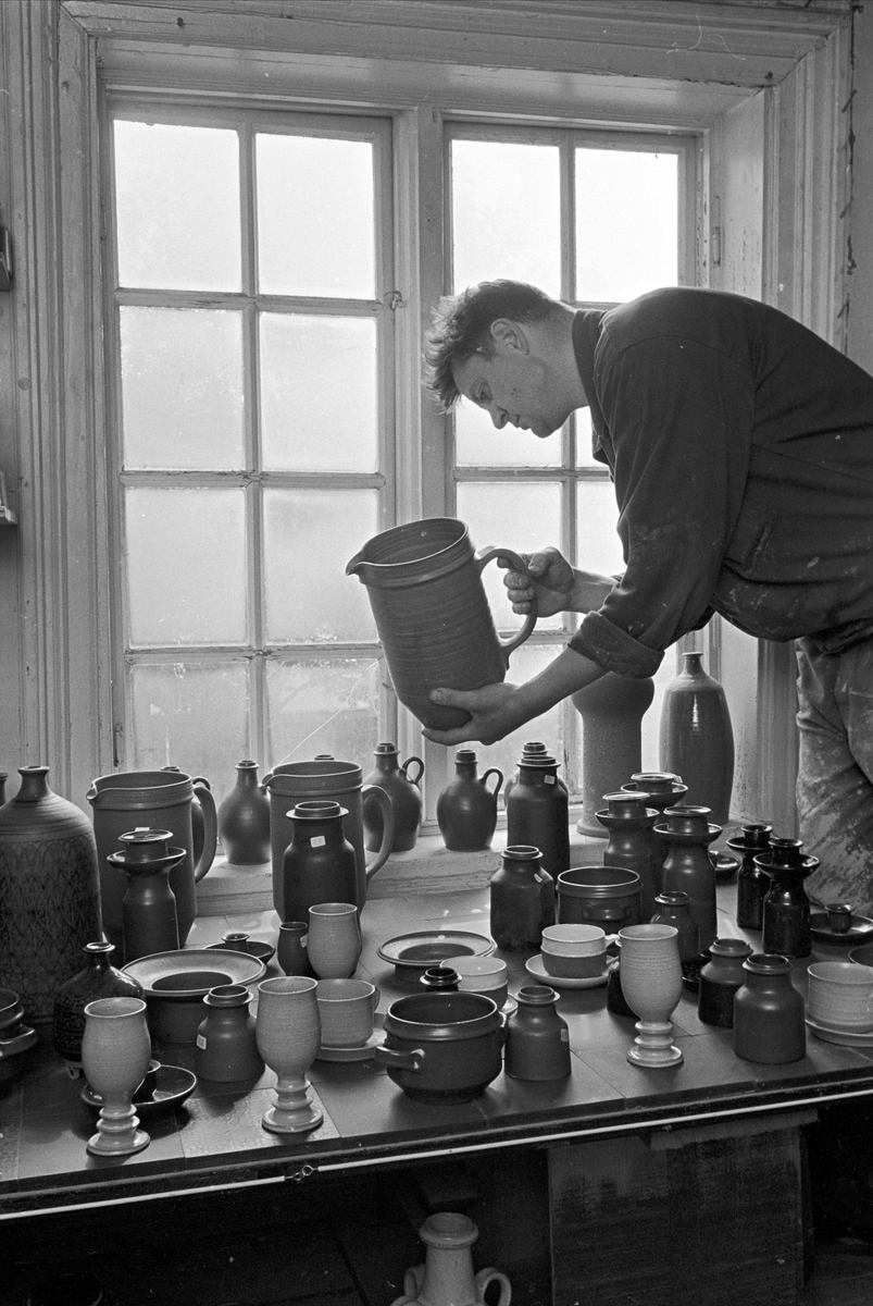 Serie. Fra Plus-sentret, Fredrikstad, Østfold. Fotografert aug. 1966.