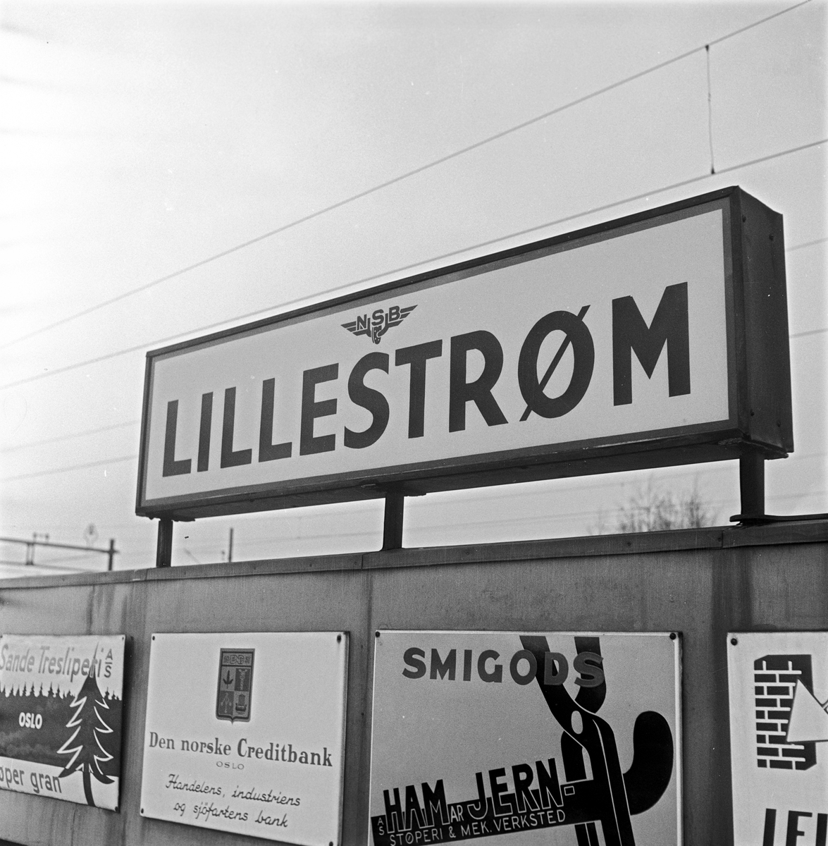 Lillestrøm, desember 1952, fra stasjonsområdet.