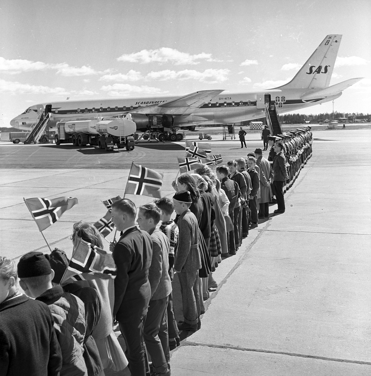 Serie. Flyselskapet SAS starter med flygninger direkte fra Gardermoen til New York. Fotografert april 1961.