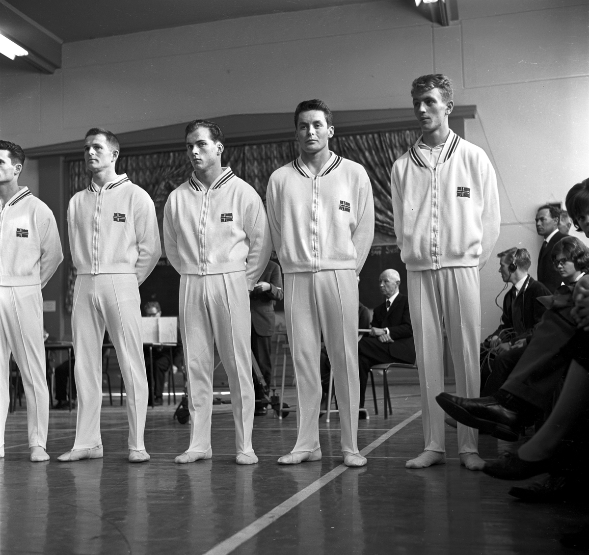 Serie. Turnlandskap mellom Norge og Danmark i Drammen, herreturnere. Fotografert 8. april 1962.