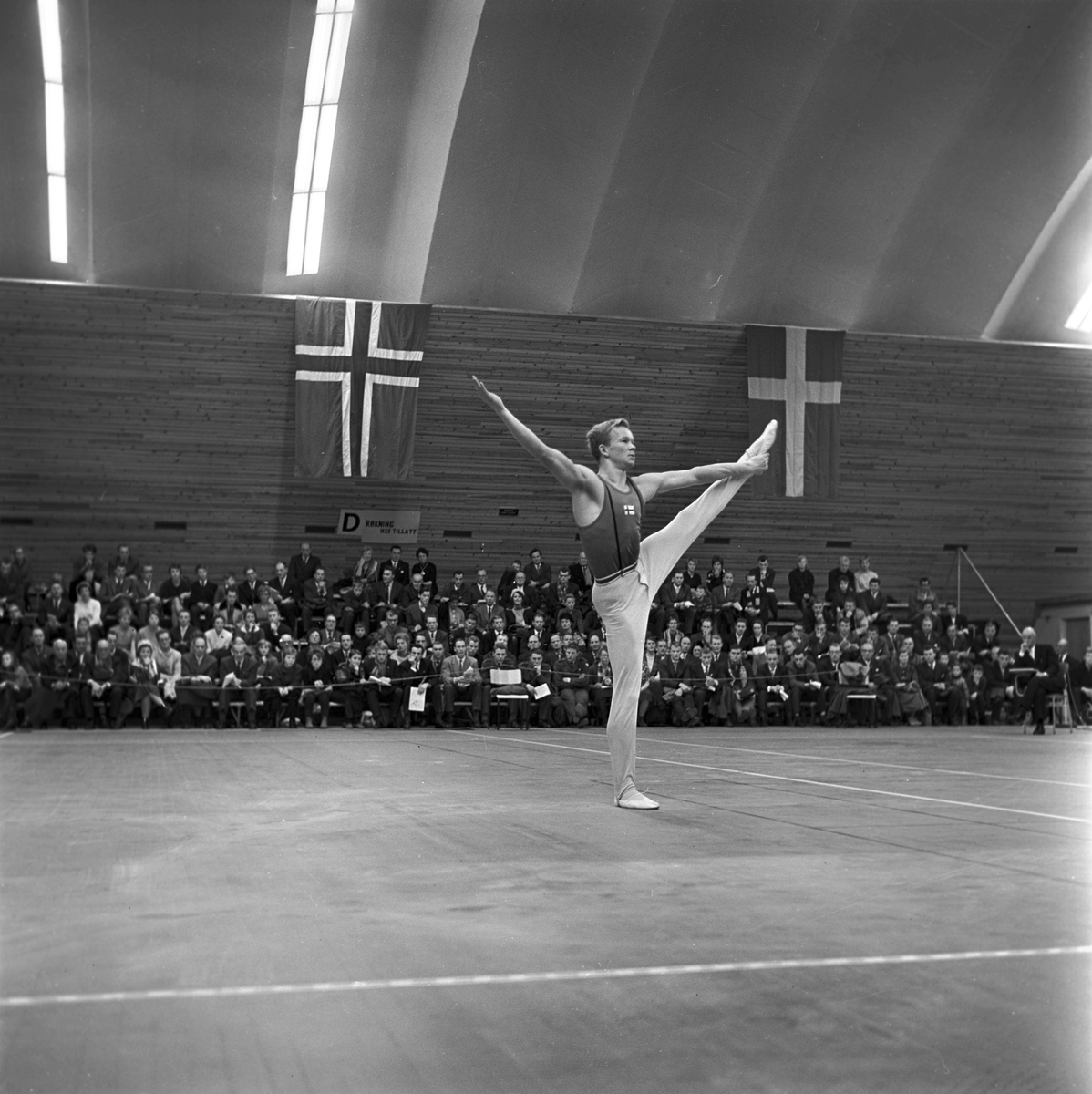 Serie. Nordisk mesterskap i turn, herreturnere, Njårdhallen i Oslo. Fotografert 2. desember 1961.