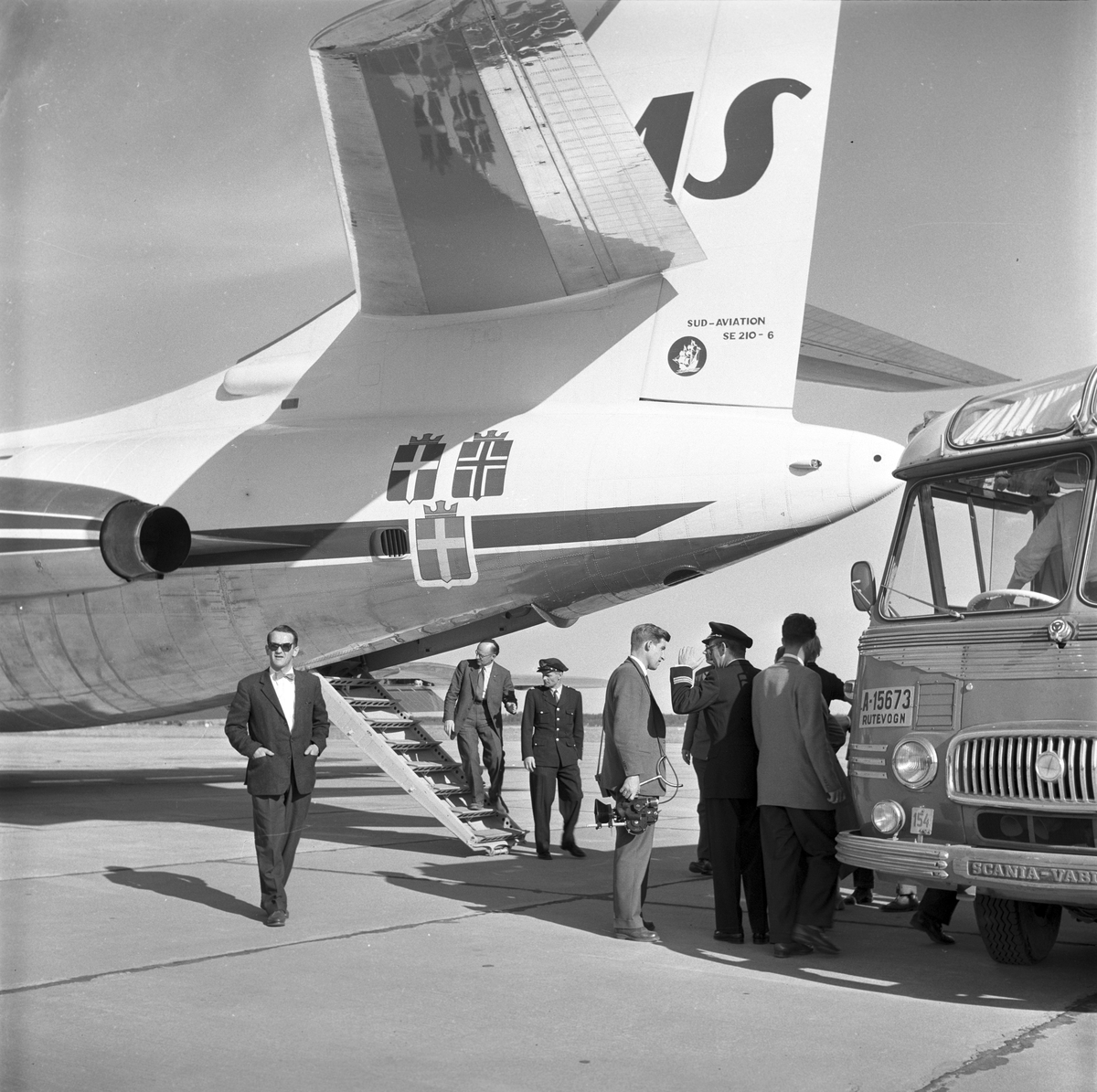 Serie. Folk går ombord på SAS sin nye Caravelle, på Gardermoen flyplass.