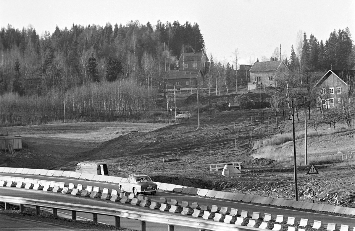 Serie. Drammensveien gjennom Asker i Akershus. Den nye motorveien. Fotografert, bl.a. fra fly, 1967.


