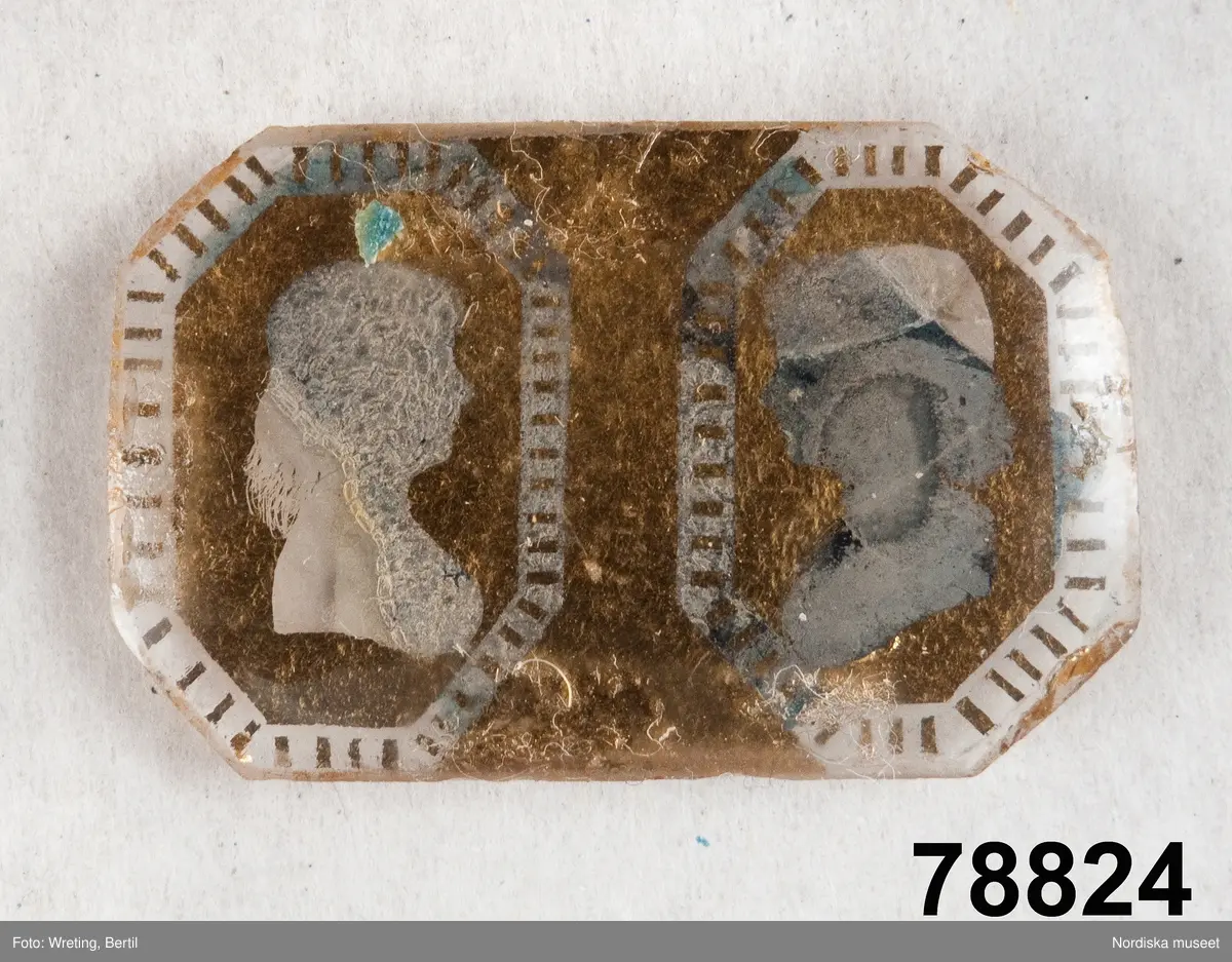 Silhuettporträtt, dubbelporträtt, två bröstbilder inom var sin inramning vända mot varandra.