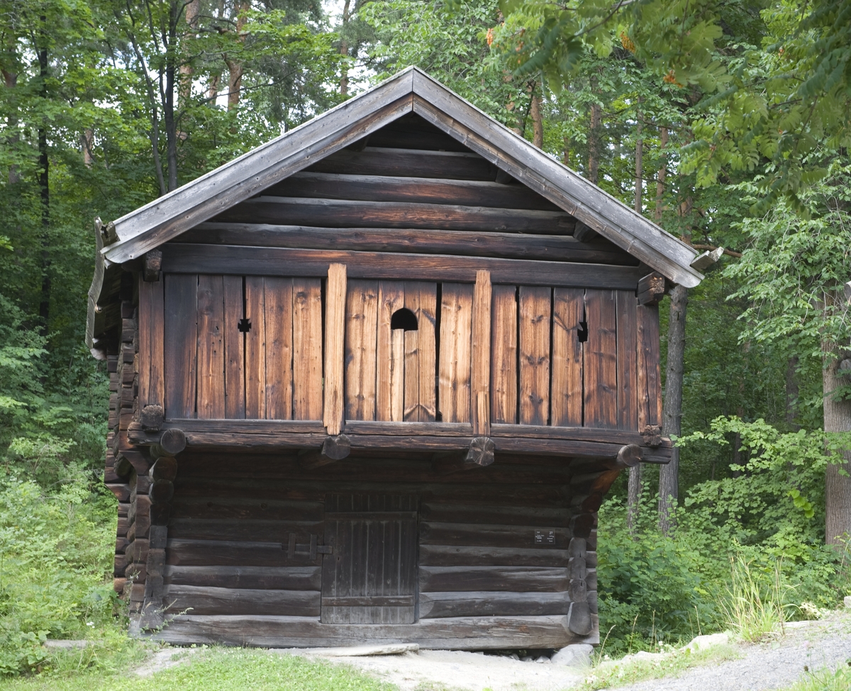 Stall fra Nedre Værås, Flesberg. Norsk Folkemuseum, 2010. 