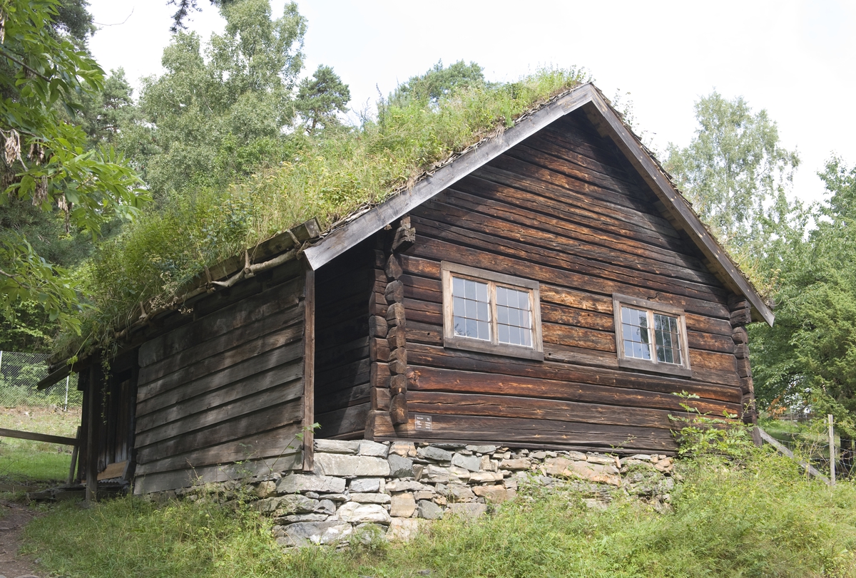 Stue fra Årheim i Stryn, Nordfjord. Fjordanetunet på Norsk Folkemuseum, august 2010.