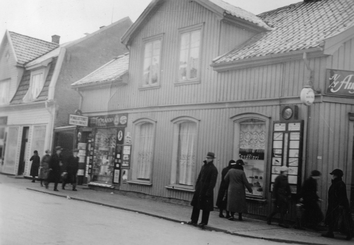 Gatebilde med sigarforretningen Fram i Fredrikstad, 1935.