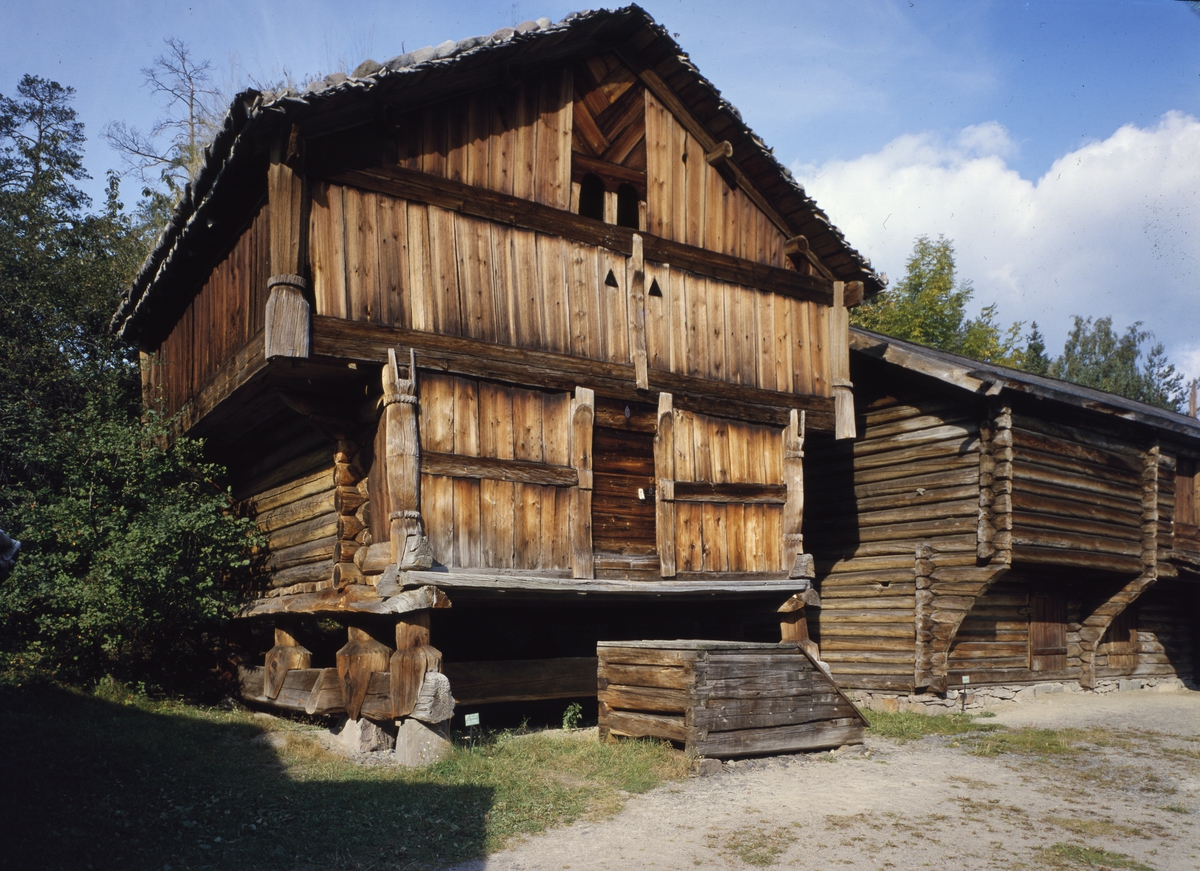 Raulandsloftet i Numedalstunet i friluftsmuseet på Norsk Folkemuseum.