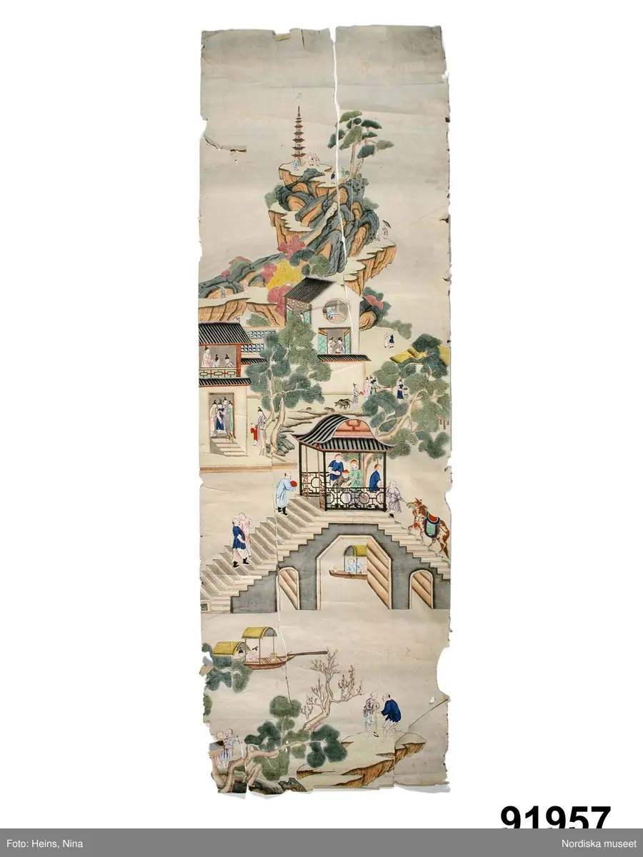 Landskap, berg, klippa, träd, vatten, sjö.
Arkitektur, byggnad, pagod, lusthus.
Människa, man, kvinna, barn, kines.
Farkost, båt.
Djur, fågel, häst, oxe.