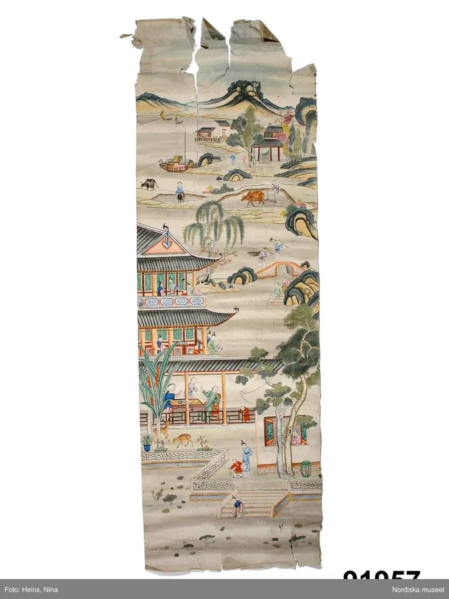 Landskap, berg, klippa, träd, vatten, sjö.
Arkitektur, byggnad, pagod, lusthus.
Människa, man, kvinna, barn, kines.
Farkost, båt.
Djur, fågel, häst, oxe.