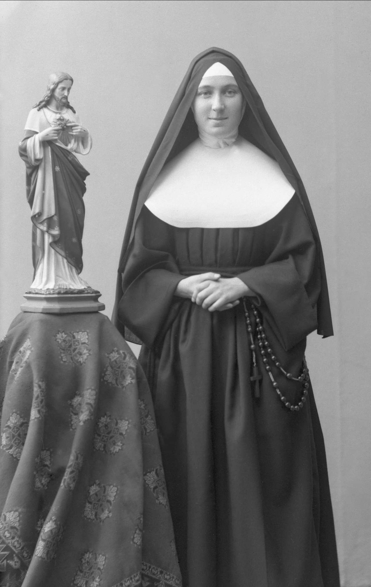 Portrett, nonne. Søster Maria.