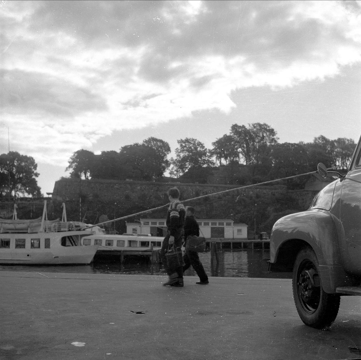 Bybilde, Oslos sjøside, Akershus festning i bakgrunnen, Oslo, 02.08.1958.