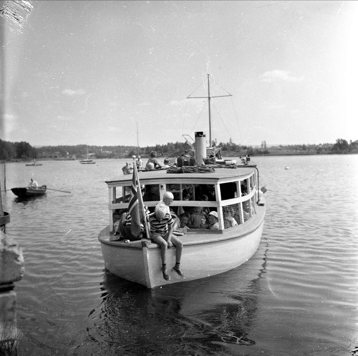 Fergekontroll i Oslo og Bærum, køer for ombordstigning,Rådhuskaien, Oslo, 19.07.1959.