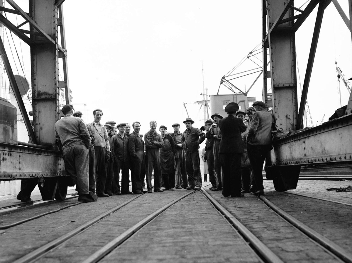 Sit-down streik på havna. Oslo 01.10.1951.