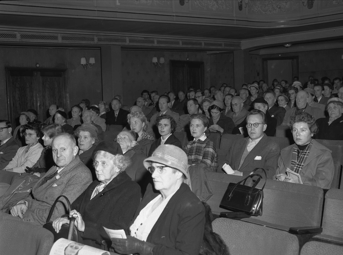 Antatt Oslo, 1957. Stortingsvalget. Publikum.