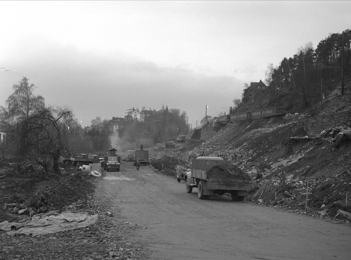 Bekkelaget, Oslo, 24.03.1954. Opprydningsarbeid etter rasulykke.
