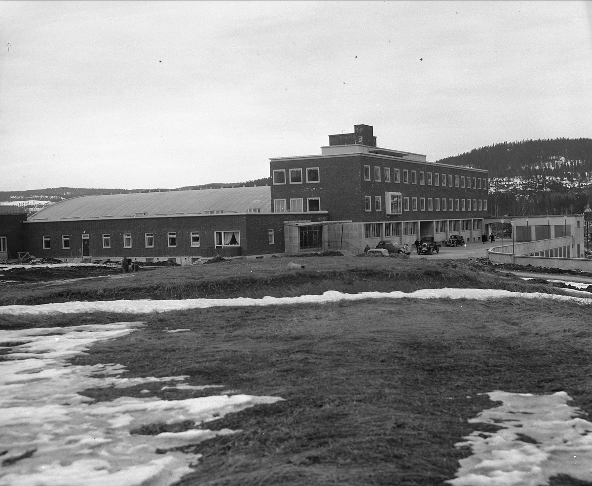 Tandberg Radiofabrikk(1933-1978), Kjelsås, Oslo, 05.07.1954. Fabrikkbygningen.