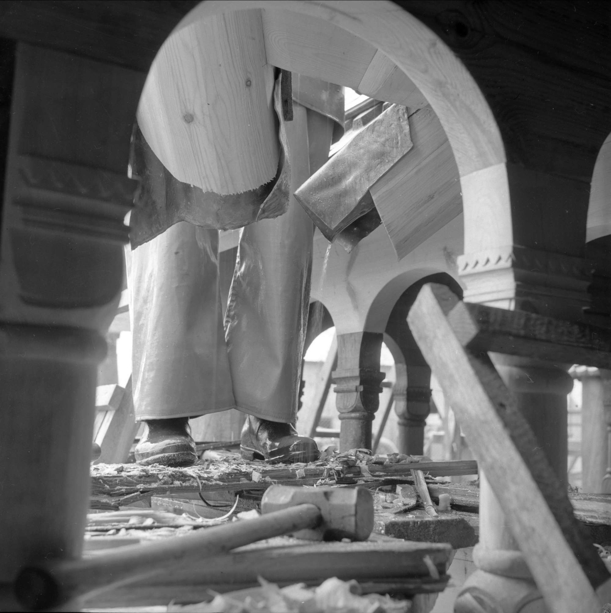 Heddal stavkirke, innvendig utsmykning,  restaureringsarbeider, Notodden, Telemark, 02.10.1954.