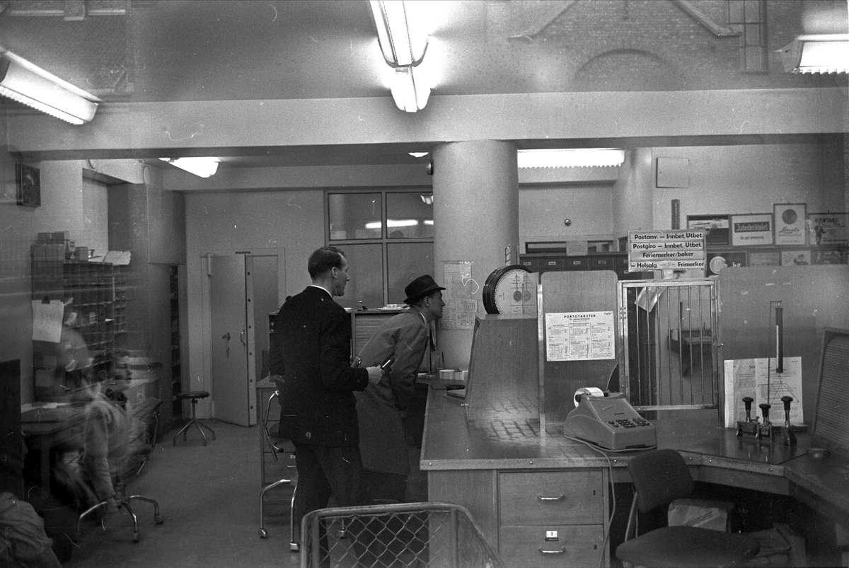 Ran på postkontor i Grønlandsleiret 39. Oslo, mai 1963. Interiør.