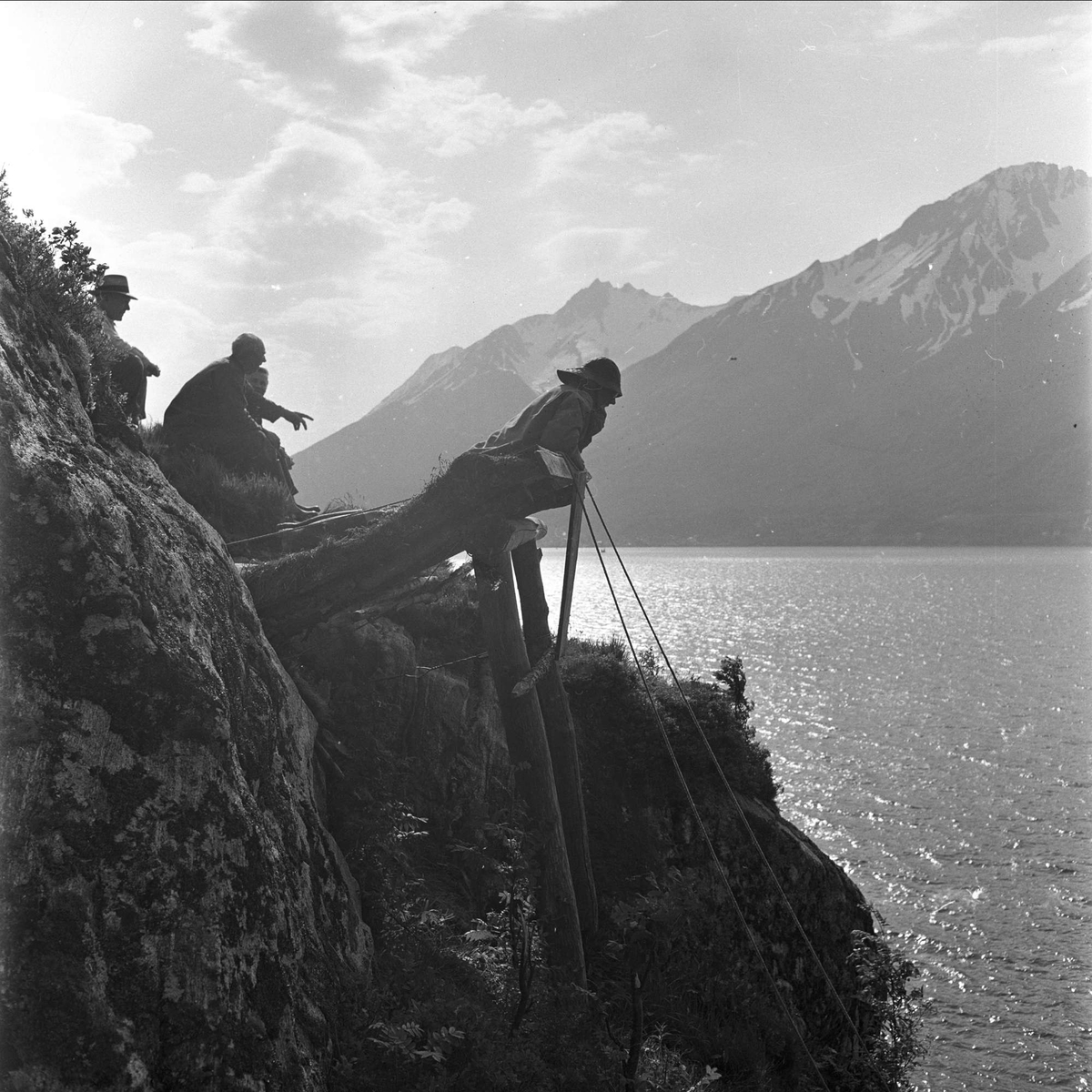 Laksefiske hos Johan Leknes i Hjørundfjorden, Møre og Romsdal, 12.07.1958. 