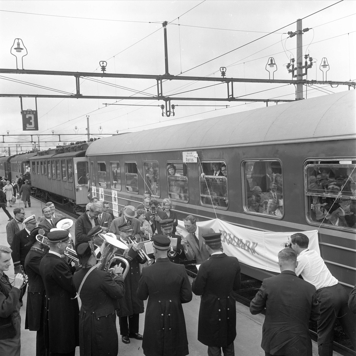 Alvdal, "Freske fraspark", diverse underholdningsbidrag, musikkorps på stasjonen, folkefest, Alvdal, august 1963