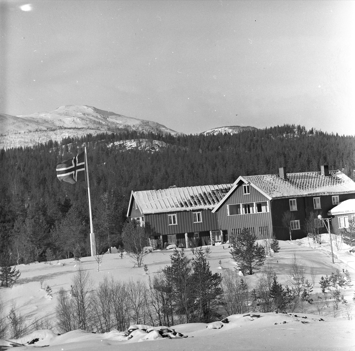 Gårdstun,  Espedalen Turistheim, Gausdal, Oppland, 24.02.1959.