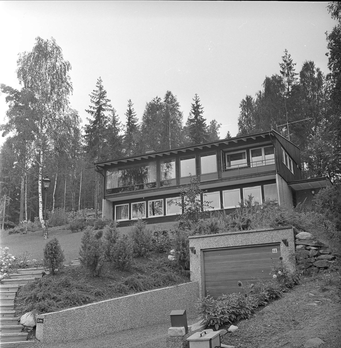 Jongskollen, Bærum, Akershus, 15.08.1963. Bolig med hage og garasje.