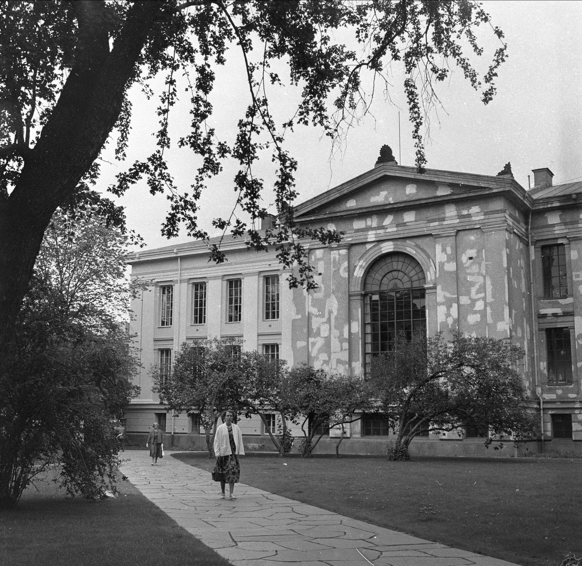 Karl Johans gate 47, Oslo, 09.08.1956. Universitetet. Bygninger og park.