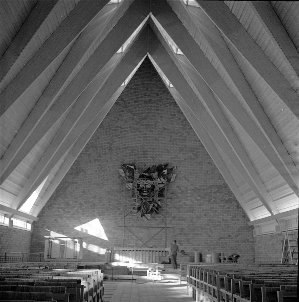 Jar, Bærum, Akershus, 24.03.1961. Jar nye kirke. Kirkerommet.