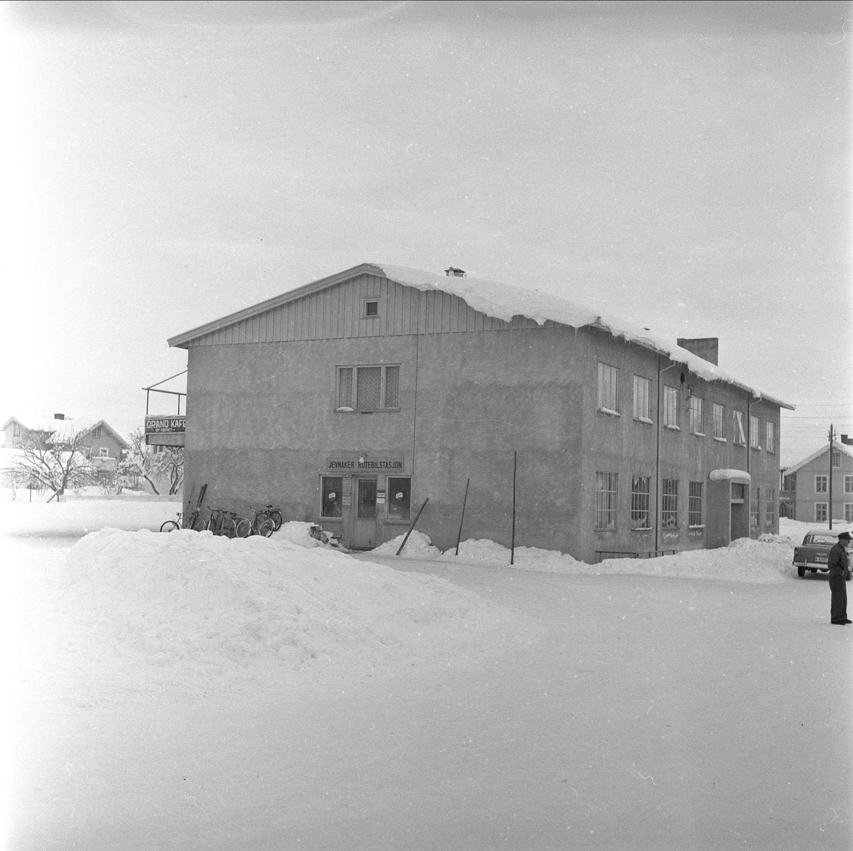 Jevnaker, Oppland. Rutebilstasjonen på Jevnaker.