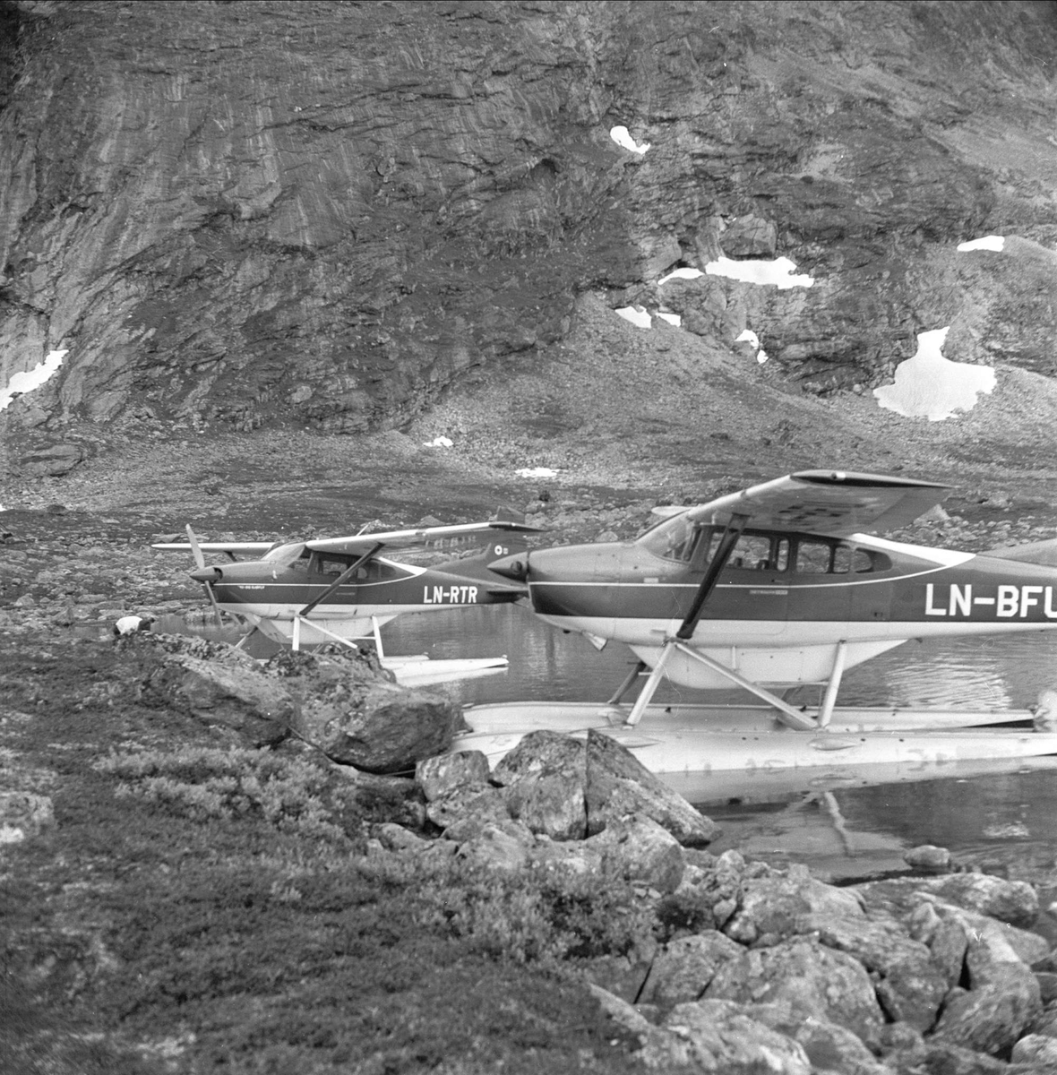 Nesset, Møre og Romsdal, september 1970. Mardøla-demonstrasjon. Landskap med sjøfly.