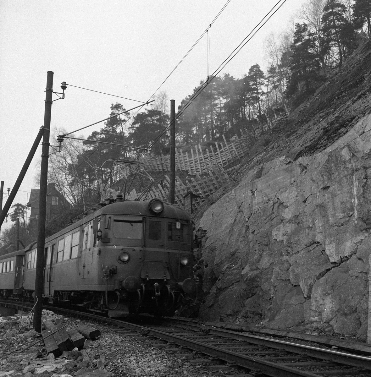 Bekkelaget, Oslo, 14.03.1956. Bekkelagstunnelen. Jernbane, tog.