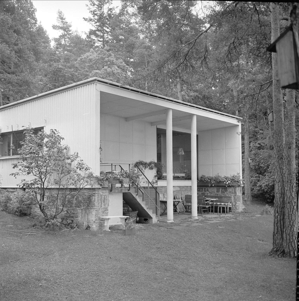 Bygdøy, Oslo, 1965. Kongevilla på Bygdø Kongsgård, Kongeskogen. Boligen ble revet i 1967.