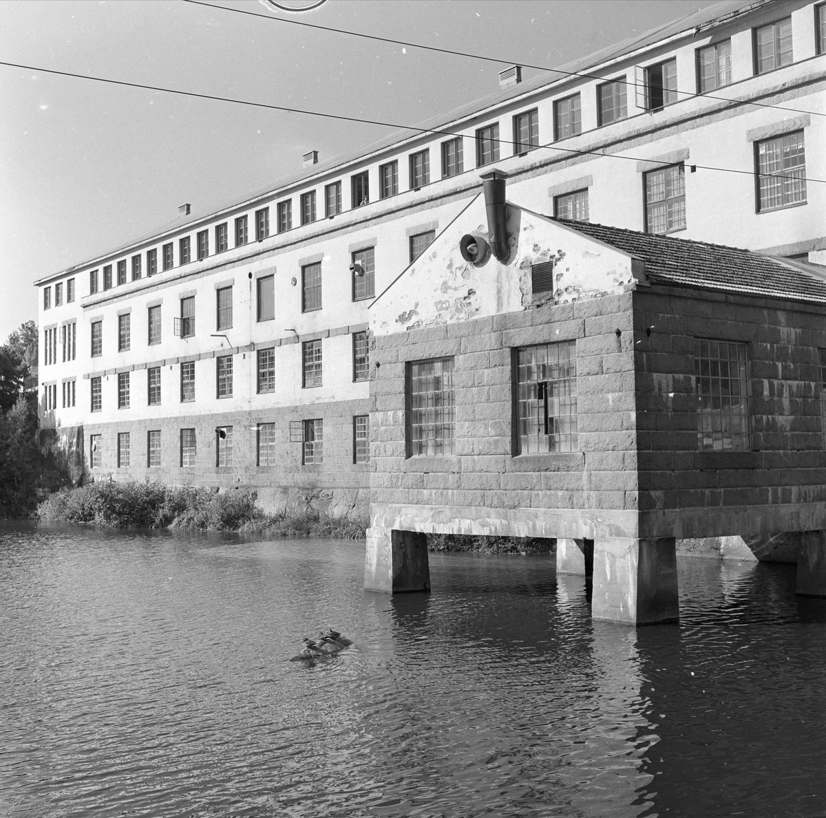 Asker, Heggedal, august 1958, Heggedal Ullvarefabrikk, stenging av fabrikken.