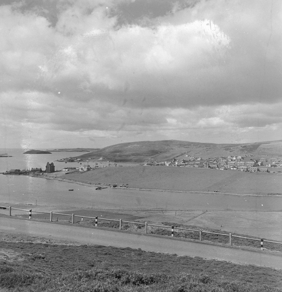 Pigghåfiske på Shetland.
Shetland, 14-22. mai 1958, landskapet på øya.