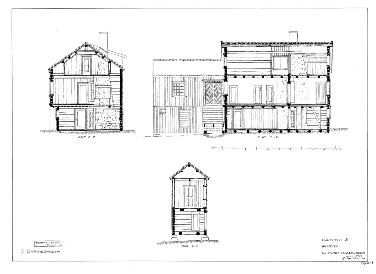 Ca.1700
Huset har to rom i første etasje. En utvendig trapp fører opp til annen etasje noe som har vært vanlig langs hele kysten. Huset lå ved havnen og var delvis bygd på påler med sjøen innunder. Uthuset ble bygd til rundt 1800.

Norsk folkemuseums guidebok,  1996