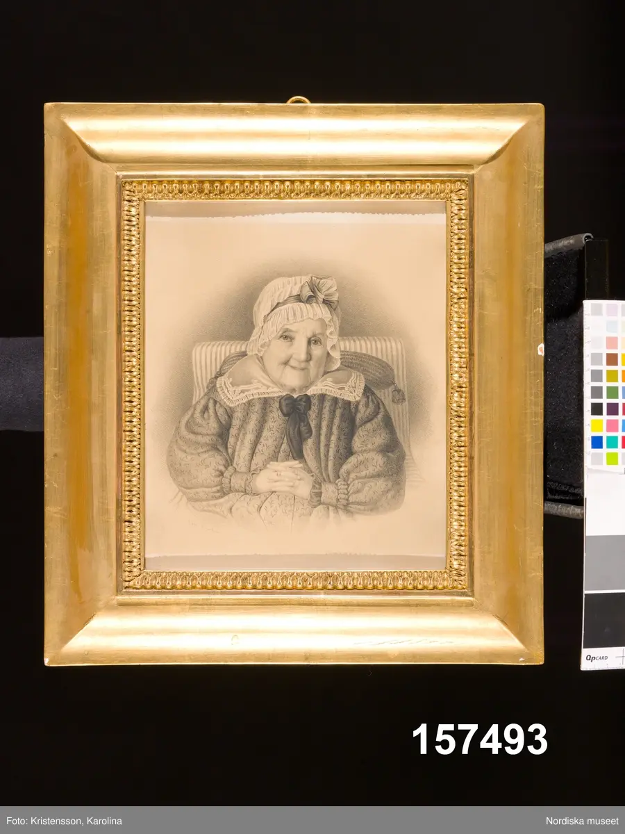 Porträtt, gammal kvinna, bröstbild en face.
