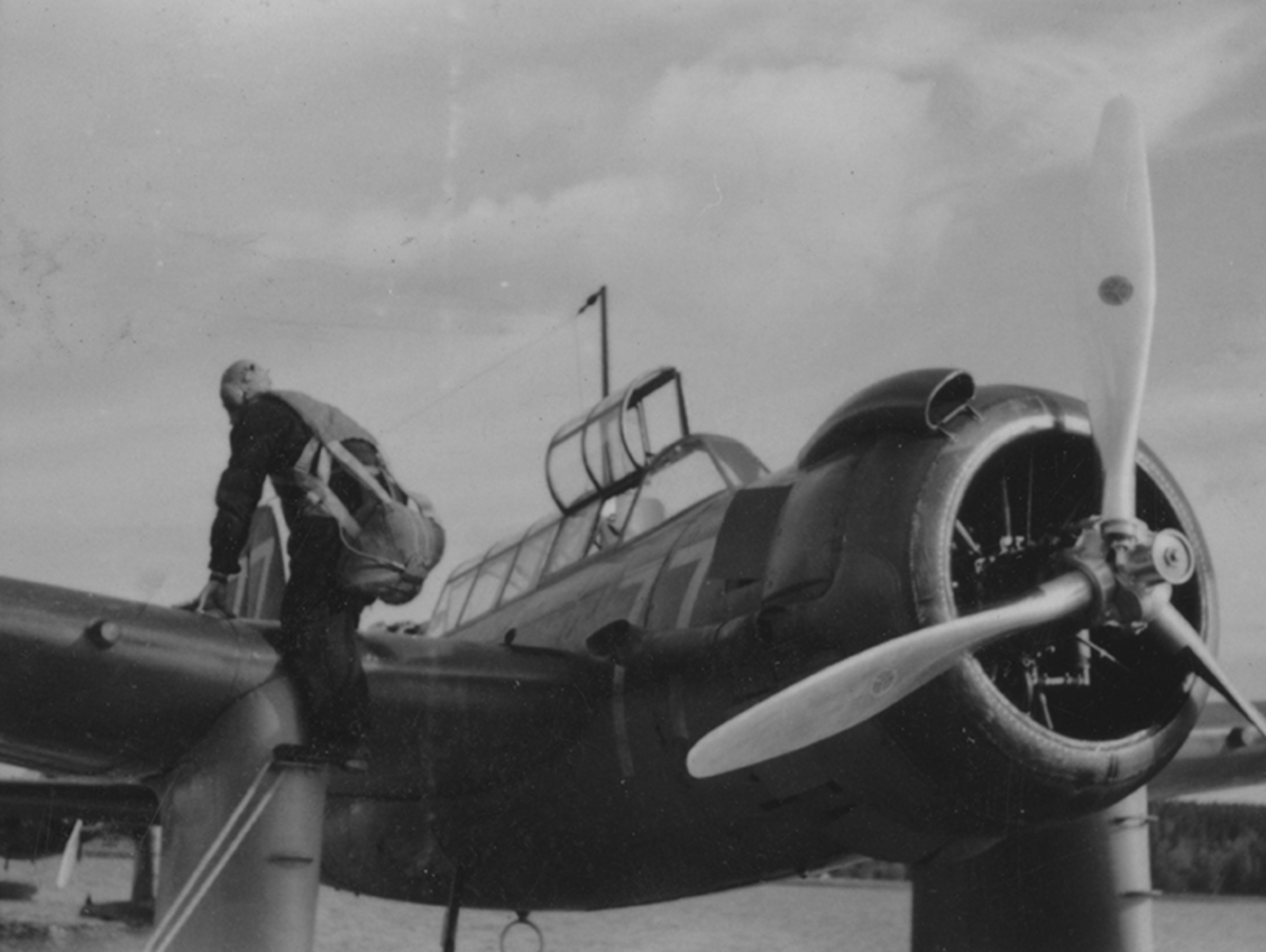 Grundläggande flygslagsutbildning, GFSU. Flygelever i förberedelse för flygtjänst med flygplan S 17 och S 12 på F 2 Roslagens flygflottilj, 1943.