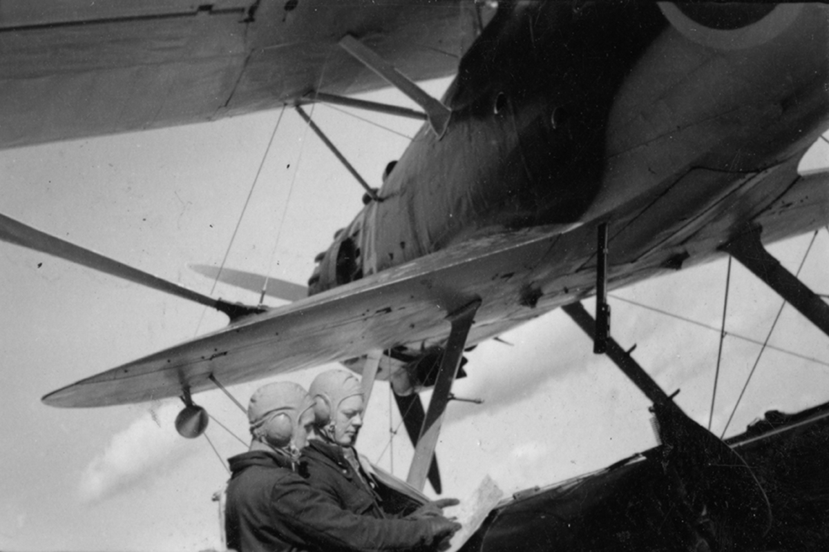 Grundläggande flygslagsutbildning, GFSU. Flygelever i förberedelse för flygtjänst med flygplan S 17 och S 12 på F 2 Roslagens flygflottilj, 1943.