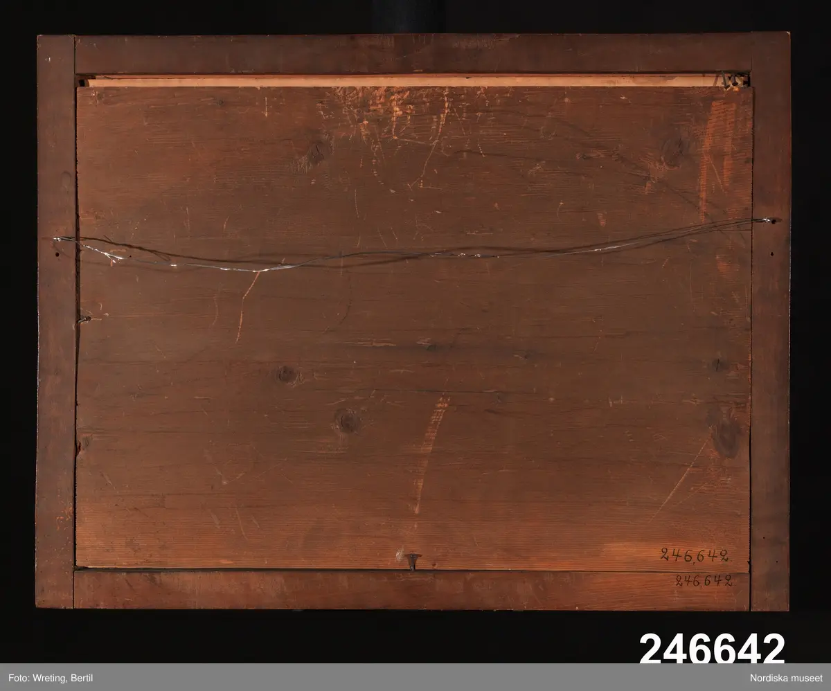 Äldre katalogkort:
"Skeppsbild, gouache, Segelfartyg för ankar utanför en kust. Bilden inramad i en bonad träram med svarta kvadrater i hörnen. Under bilden texten SKEPPET FORTUNA FRÅN GÖTHEBORG COMMENDERAD AF MATHIAS RUMPF. Sign. Felice Polle (?) in Trieste."