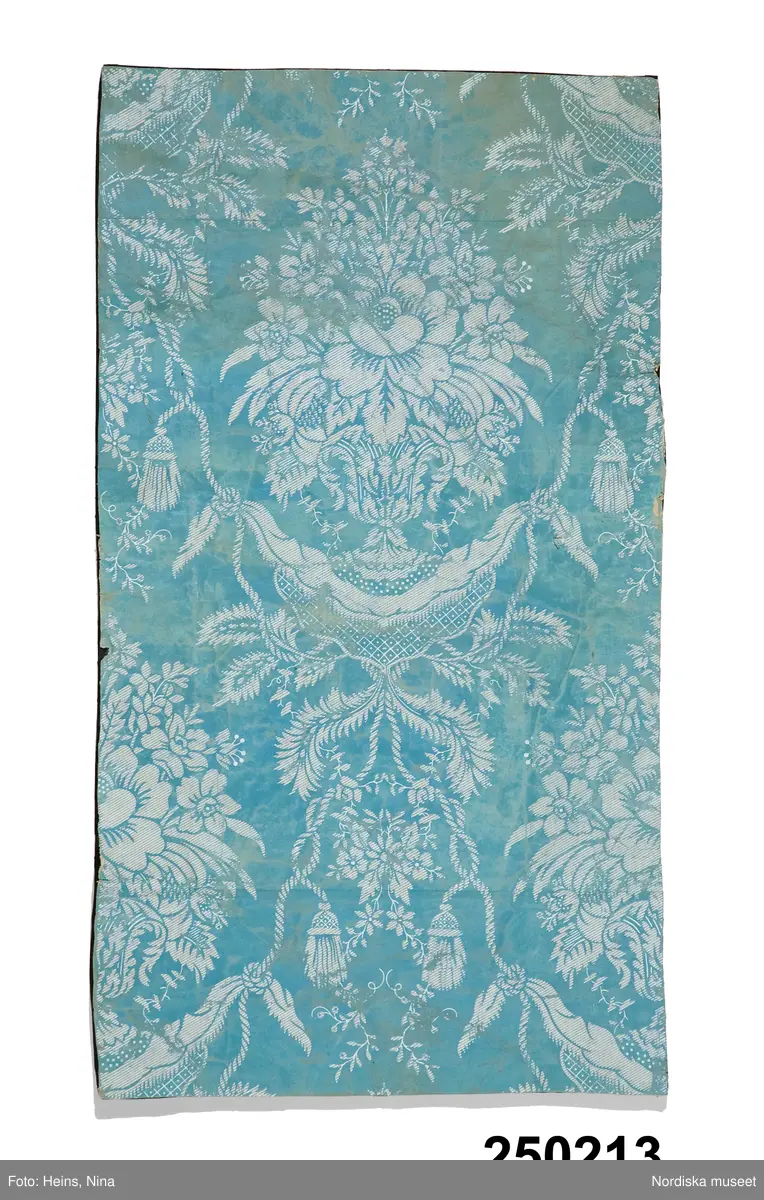 Urna
Växt, blomma
Textil, tofsar