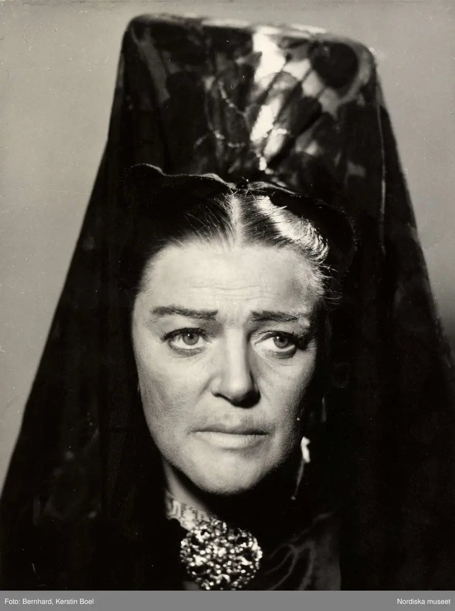 Märta Ekström var en aktad skådespelare och sångare, verksam under 1900-talets första hälft.