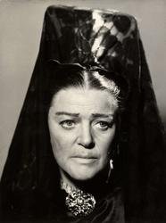 Porträtt av Märta Ekström i Dramatens uppsättning av pjäsen 