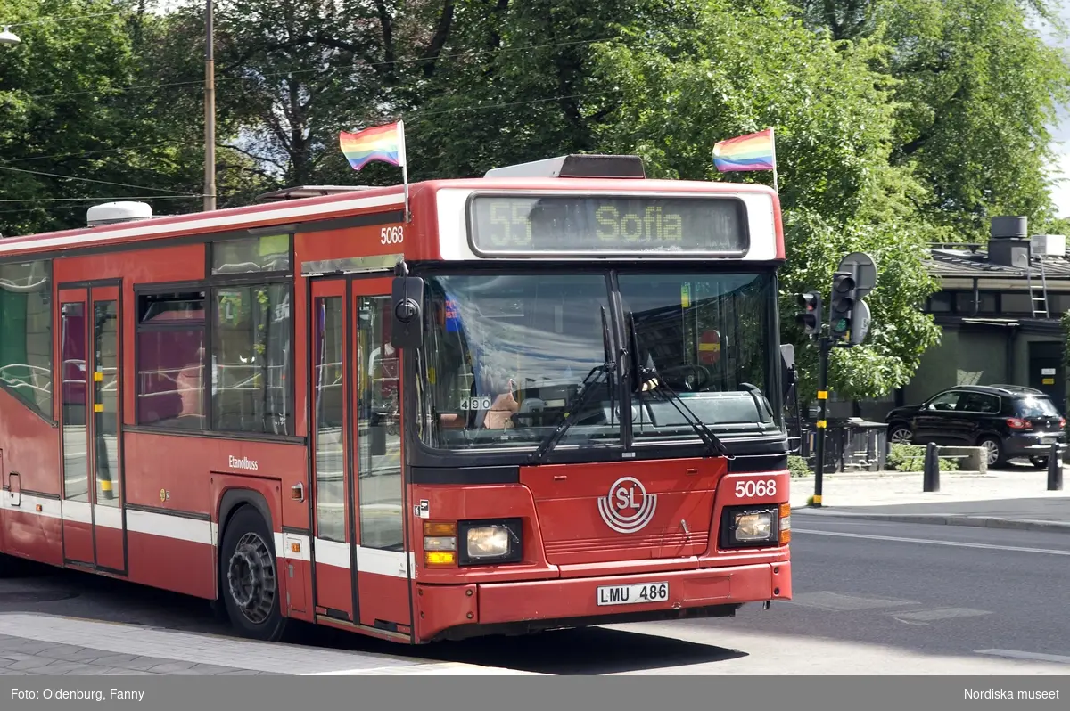 EuroPride 2008 - 25 juli till 3 augusti i Stockholm. Festival för homosexuella, bisexuella och transpersoner. Inslag av festivalen i stadsbilden, bla. varuhuset NK:s skyltning.