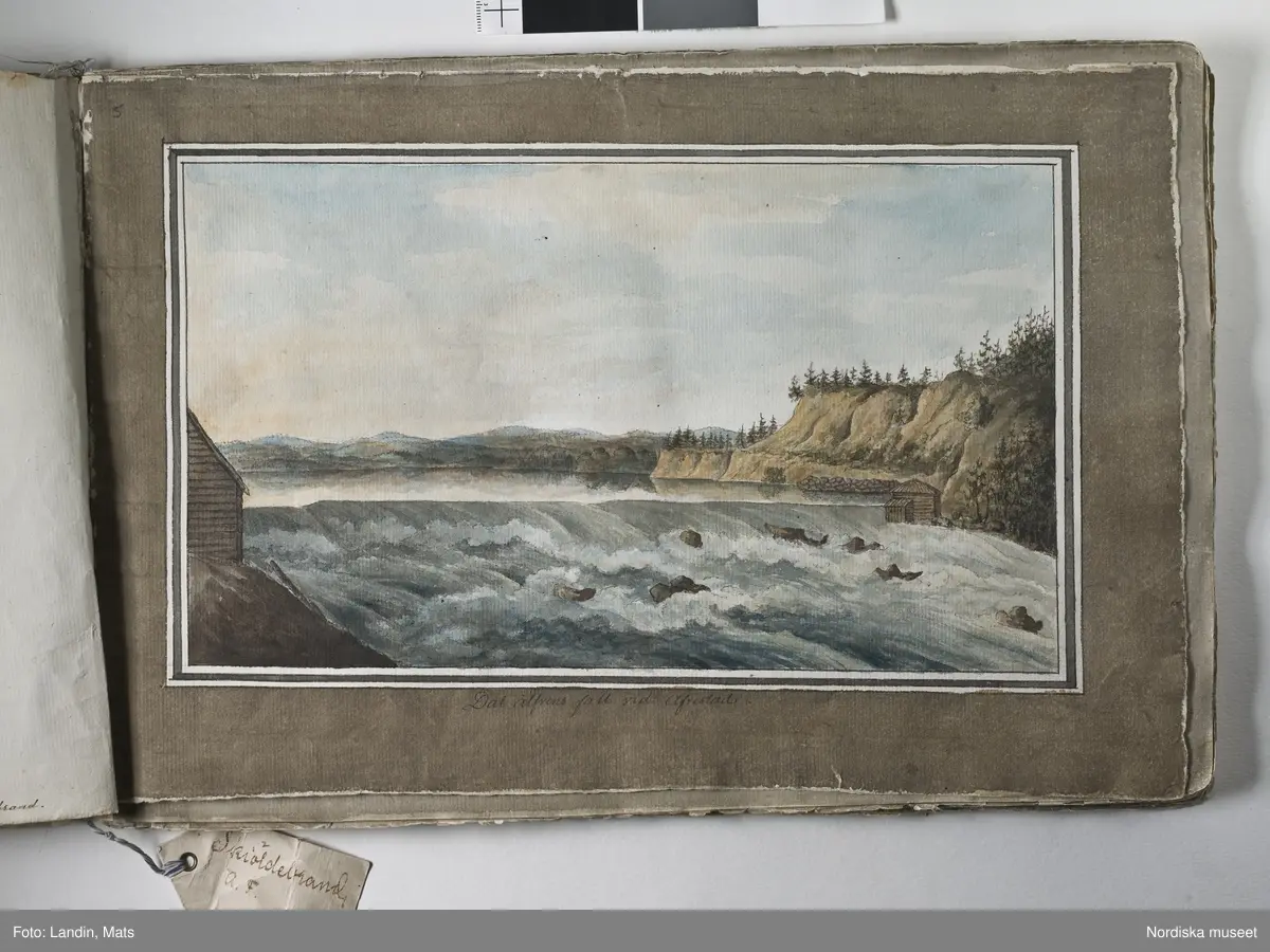 Album med titeln "Resan till Dalarna 1794". Akvareller utförda av greve Anders Fredrik Skjöldebrand (1757-1834) Falu koppargruva