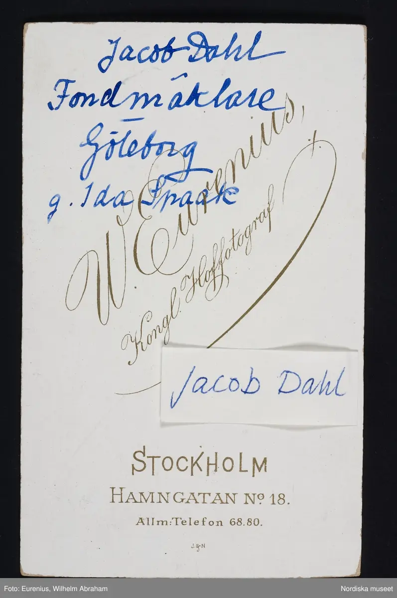 Porträtt av man, fondmäklare Jacob Dahl gift med Ida Dahl.
Visitkort ur Anna Mobergs familjealbum.