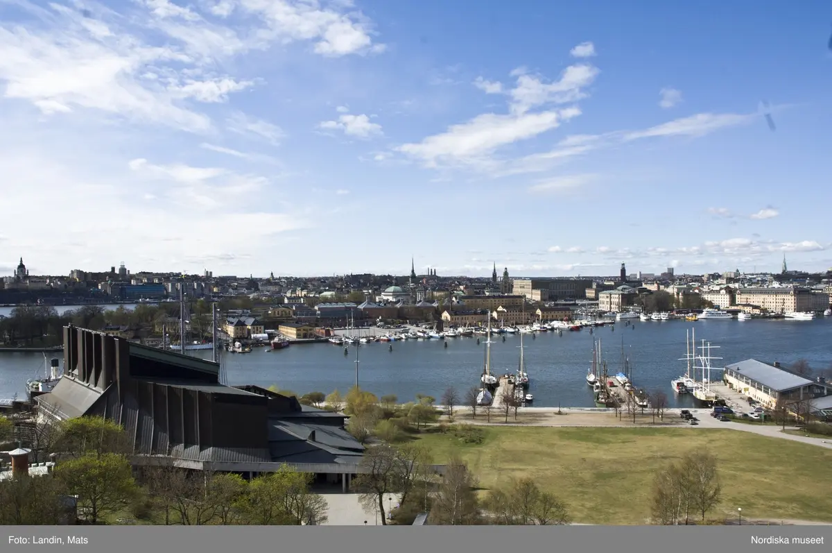 Nordiska museet, utsikt över Stockholm från tornet på museibyggnaden. Vyer över bl a Galärvarvet, Strandvägen, Skeppsholmen, Hötorgsskraporna mm. 2007-2012