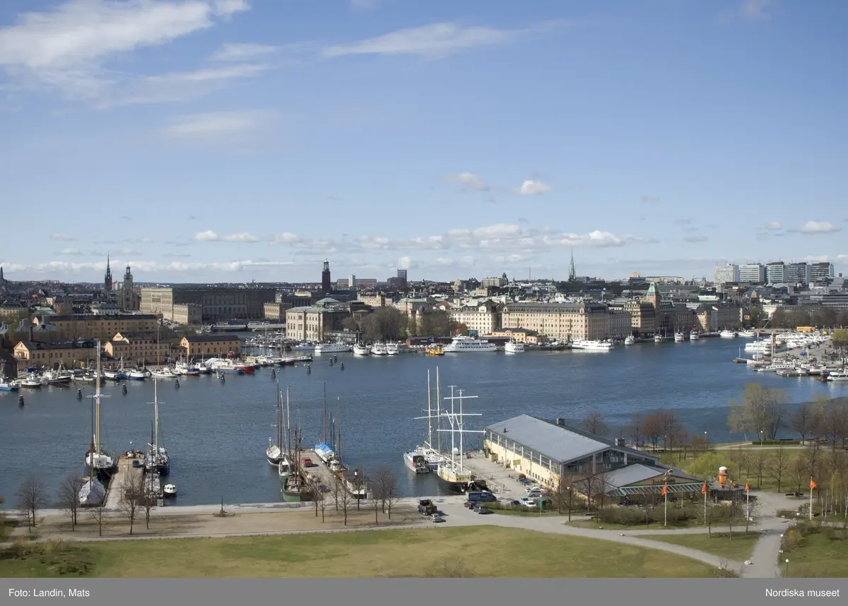 Nordiska museet, utsikt över Stockholm från tornet på museibyggnaden. Vyer över bl a Galärvarvet, Strandvägen, Skeppsholmen, Hötorgsskraporna mm. 2007-2012